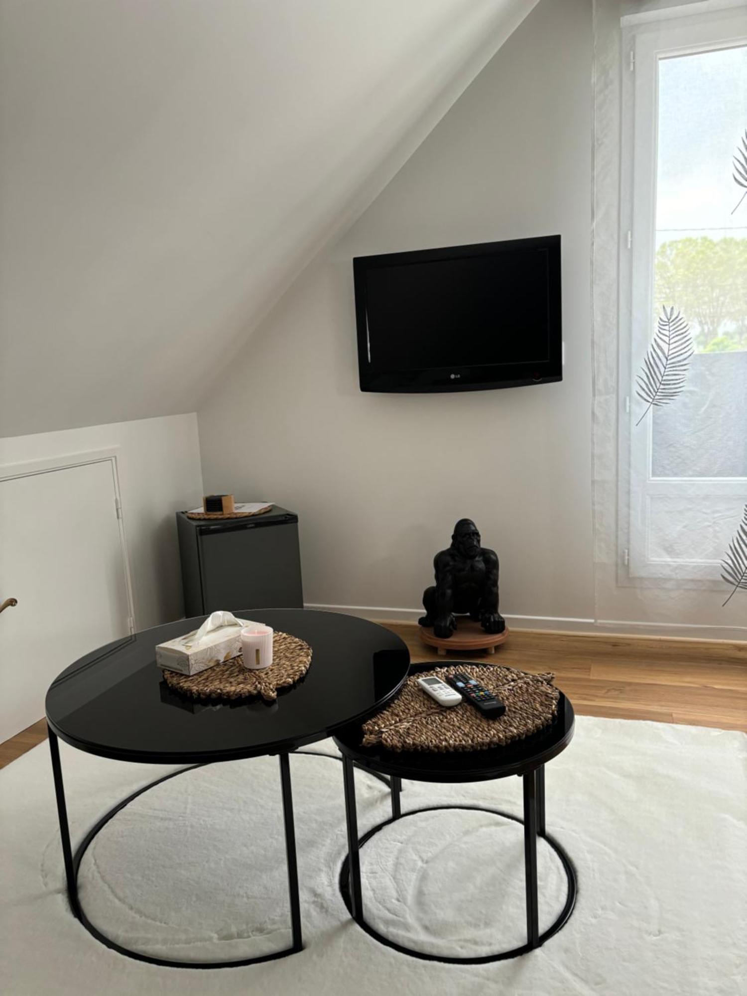 Hotel Le 911 à Nazelles-Négron Extérieur photo