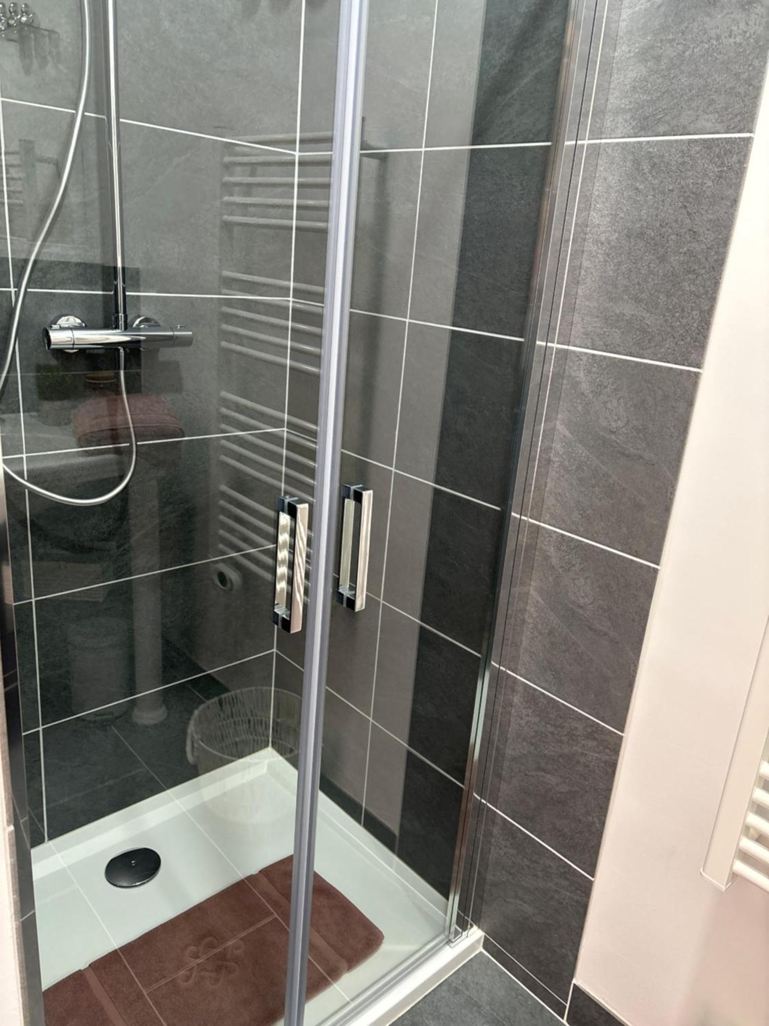 Hotel Le 911 à Nazelles-Négron Extérieur photo