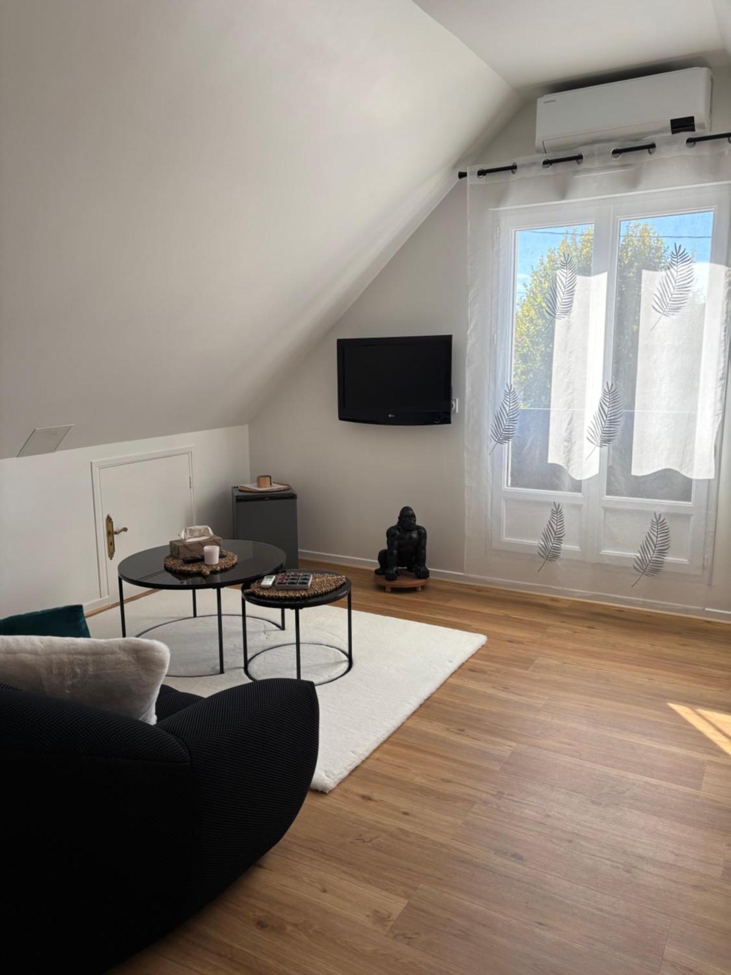 Hotel Le 911 à Nazelles-Négron Extérieur photo